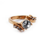 Prepletaný prsteň rose gold s kamienkami C001-2T