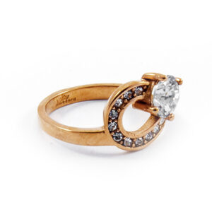 Prepletaný prsteň s trblietavými kamienkami rose gold C007-2T