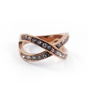 Prepletaný prsteň s trblietavými kamienkami rose gold C019-2T