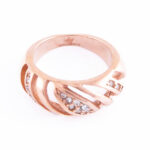 Oceľový prsteň s prúžkovým vzorom rose gold C029-2T