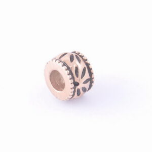 Oceľový prívesok – vintage kvetinový motív rose gold E049-2B