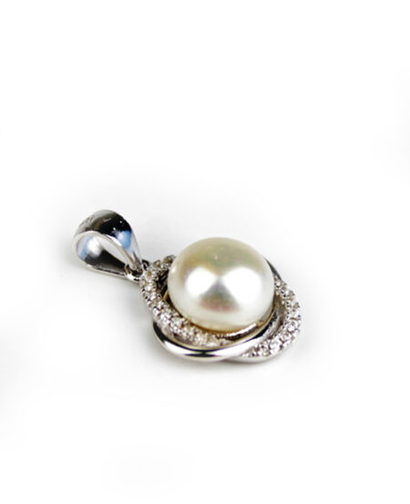 Elegantný strieborný prívesok s perlou a zirkónmi F070 Elegantný strieborný prívesok s perlou a zirkónmi F070