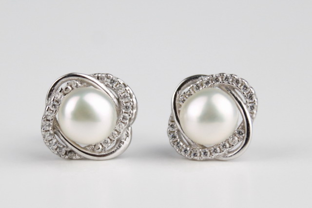 Elegantné strieborné náušnice s perlou a zirkónmi F071