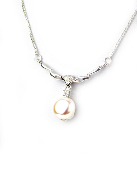 Elegantný strieborný náhrdelník s perlou F105