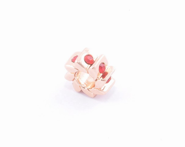 Prívesok – tenký rosegold červenými kamienkami G010-2R