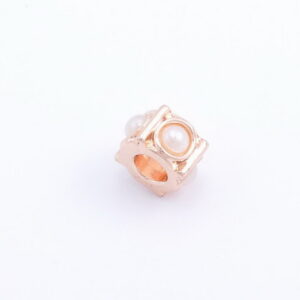 Prívesok – rosegold kocka s perlami G080-2Z
