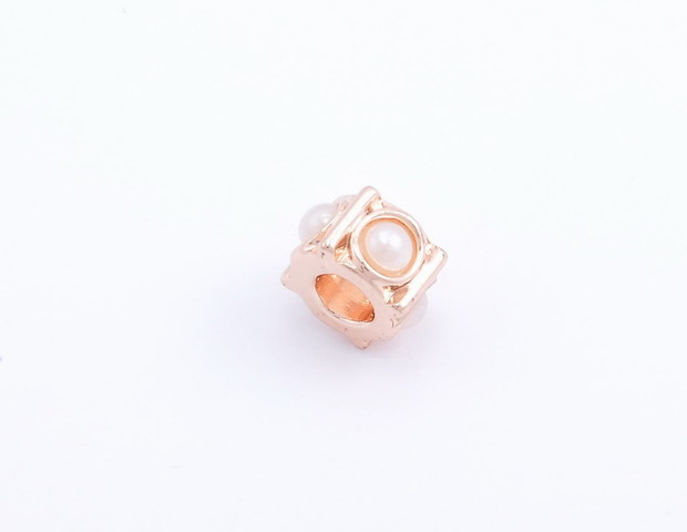Prívesok – rosegold kocka s perlami G080-2Z