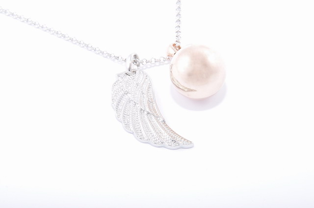 Náhrdelník s anjelským krídlom a rose gold guličkou G099-1Q