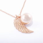 Náhrdelník s anjelským krídlom a perlou rose gold G099-2Q