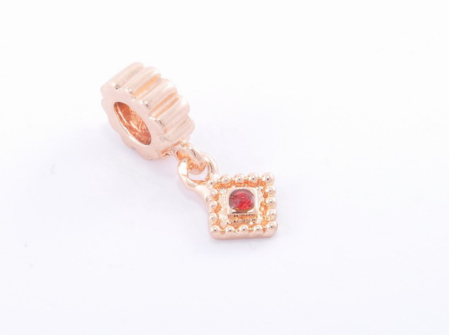 Prívesok – štvorcový s červeným kamienkom rosegold G137-2R